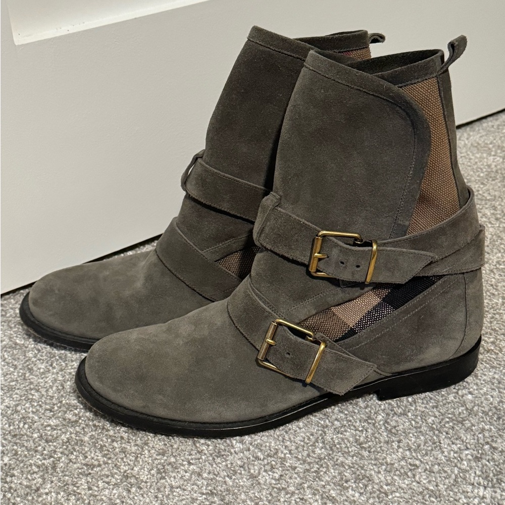Burberry suede boot ๐ - Picture 6 of 11
